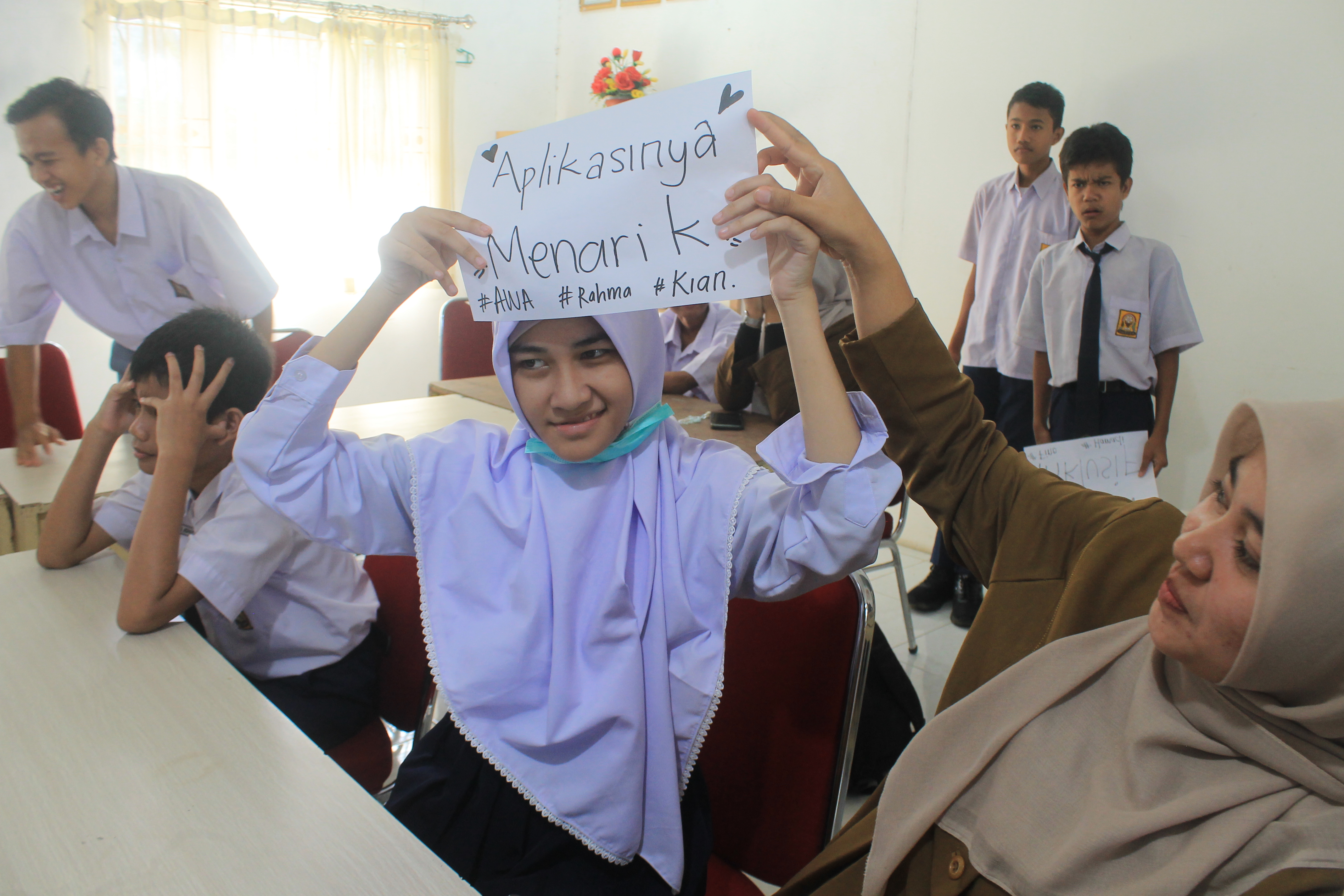 Galeri Kolaborasi Program Studi Sistem Informasi dan Ilmu Komunikasi Universitas Dharma Andalas Hadirkan SoBat untuk Mendukung Pembelajaran Inklusif di SLB Negeri 1 Padang