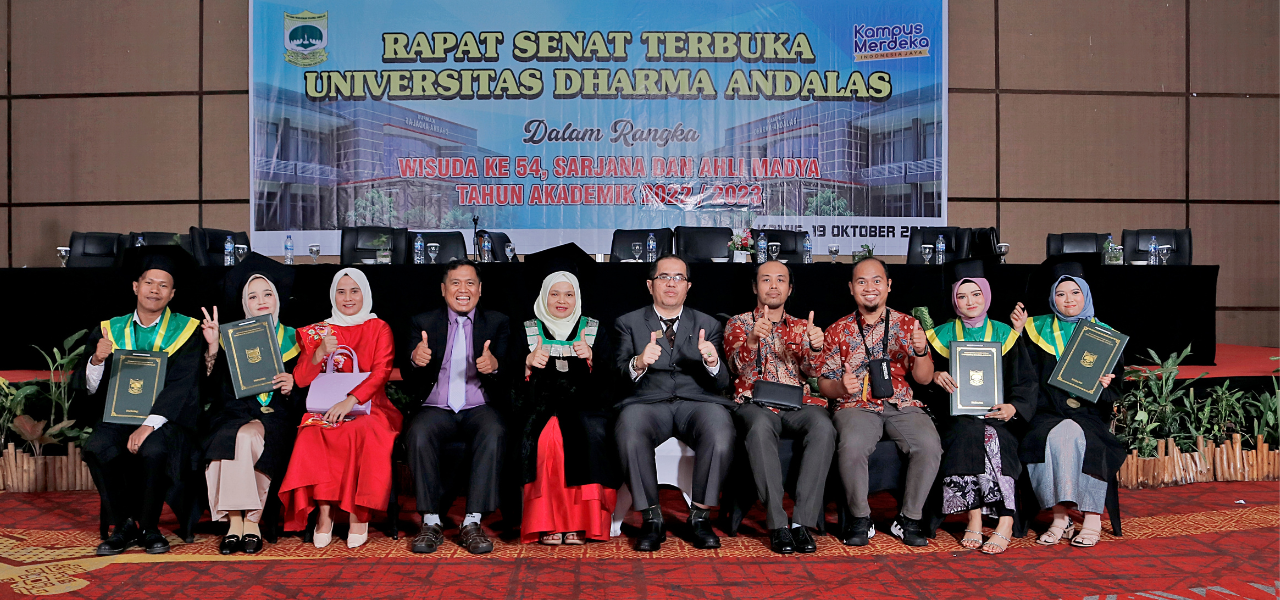 wisuda si unidha 2023